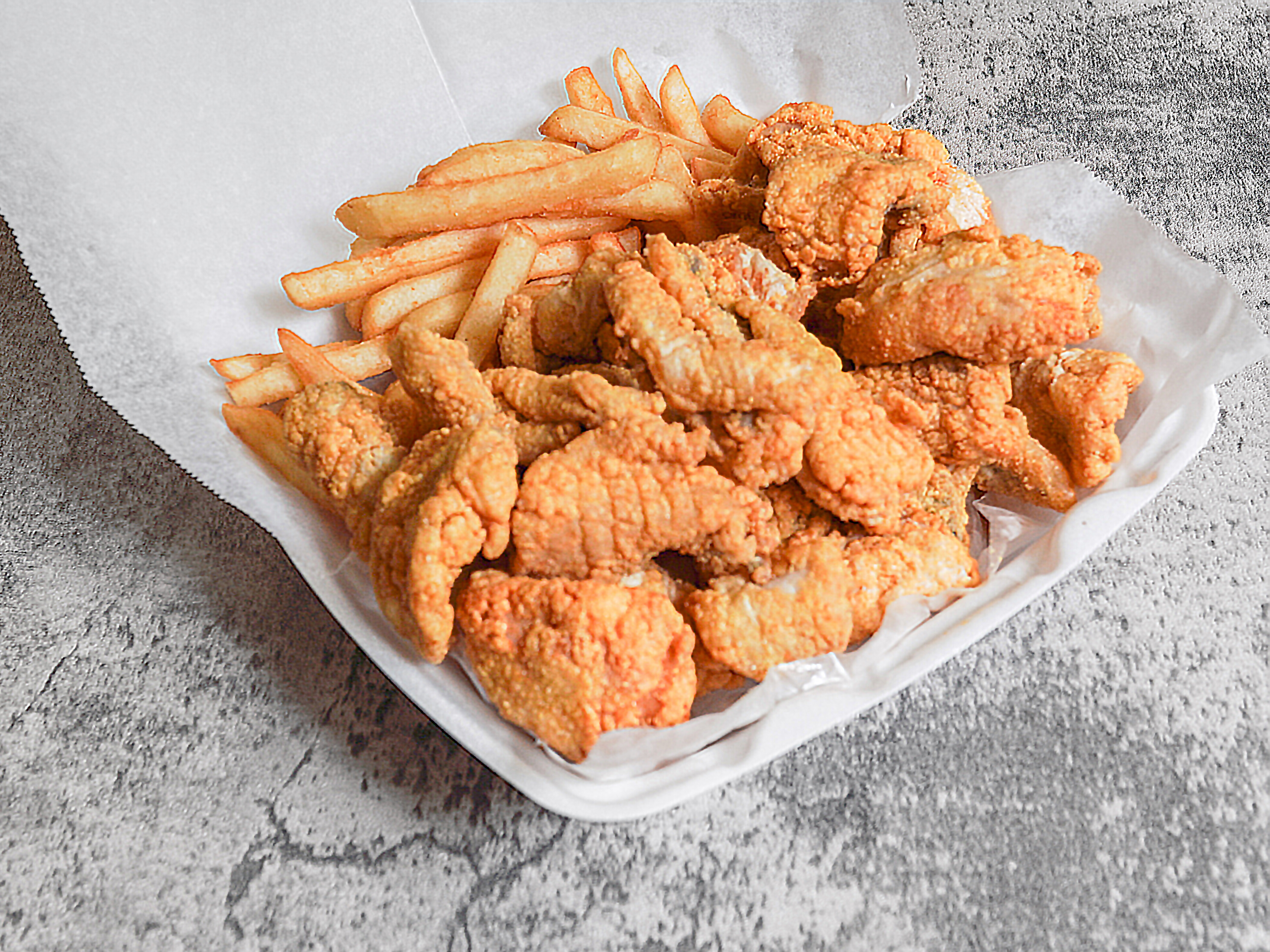 Order Chicken Tenders Dinner food online from Sharks Fish & Chicken store, Country Club Hills on bringmethat.com