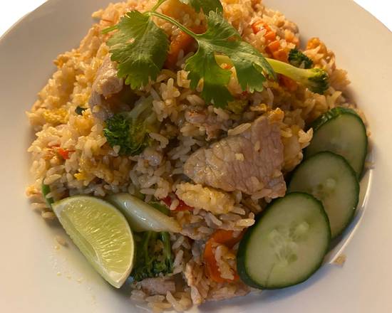 Order Thai Fried Rice food online from Aura Thai Kitchen store, Fort Lee on bringmethat.com