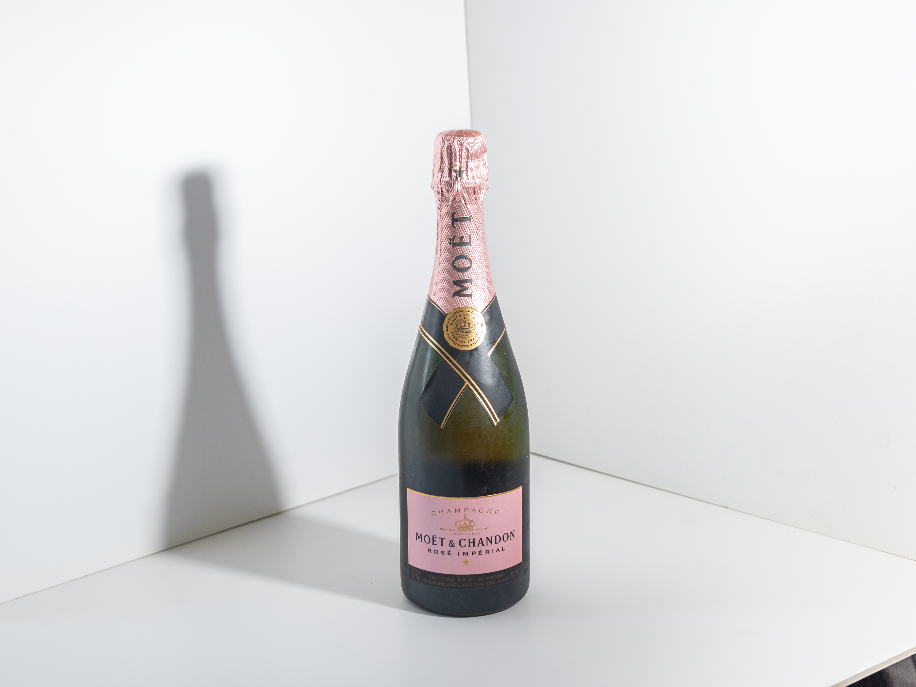Order Moet and Chandon Nectar Rose Imperial, 750 ml. Champagne food online from Village Liquor & Wine store, Glendale on bringmethat.com