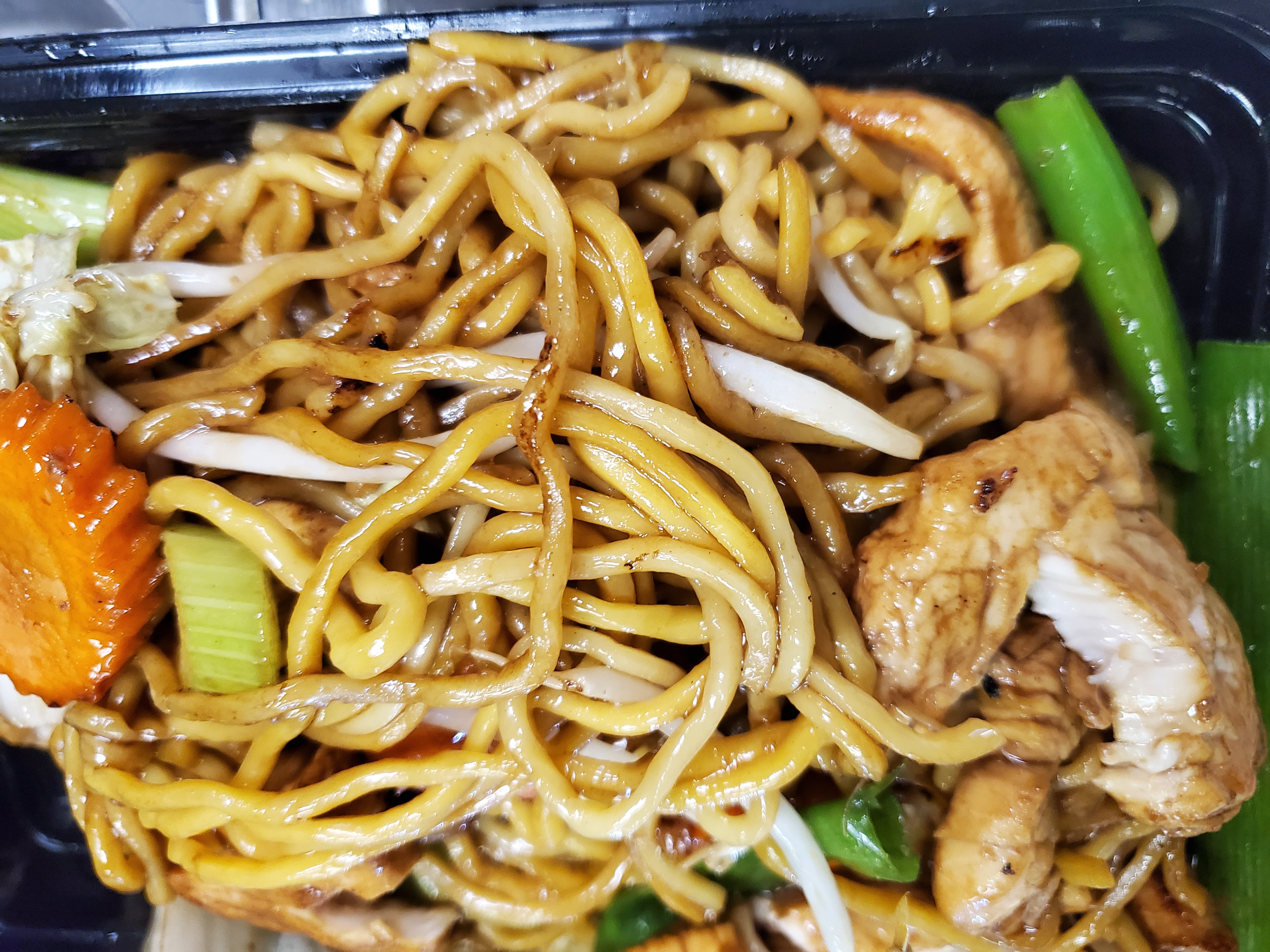 Order Lo Mein  food online from Pick Thai To Go store, Crofton on bringmethat.com