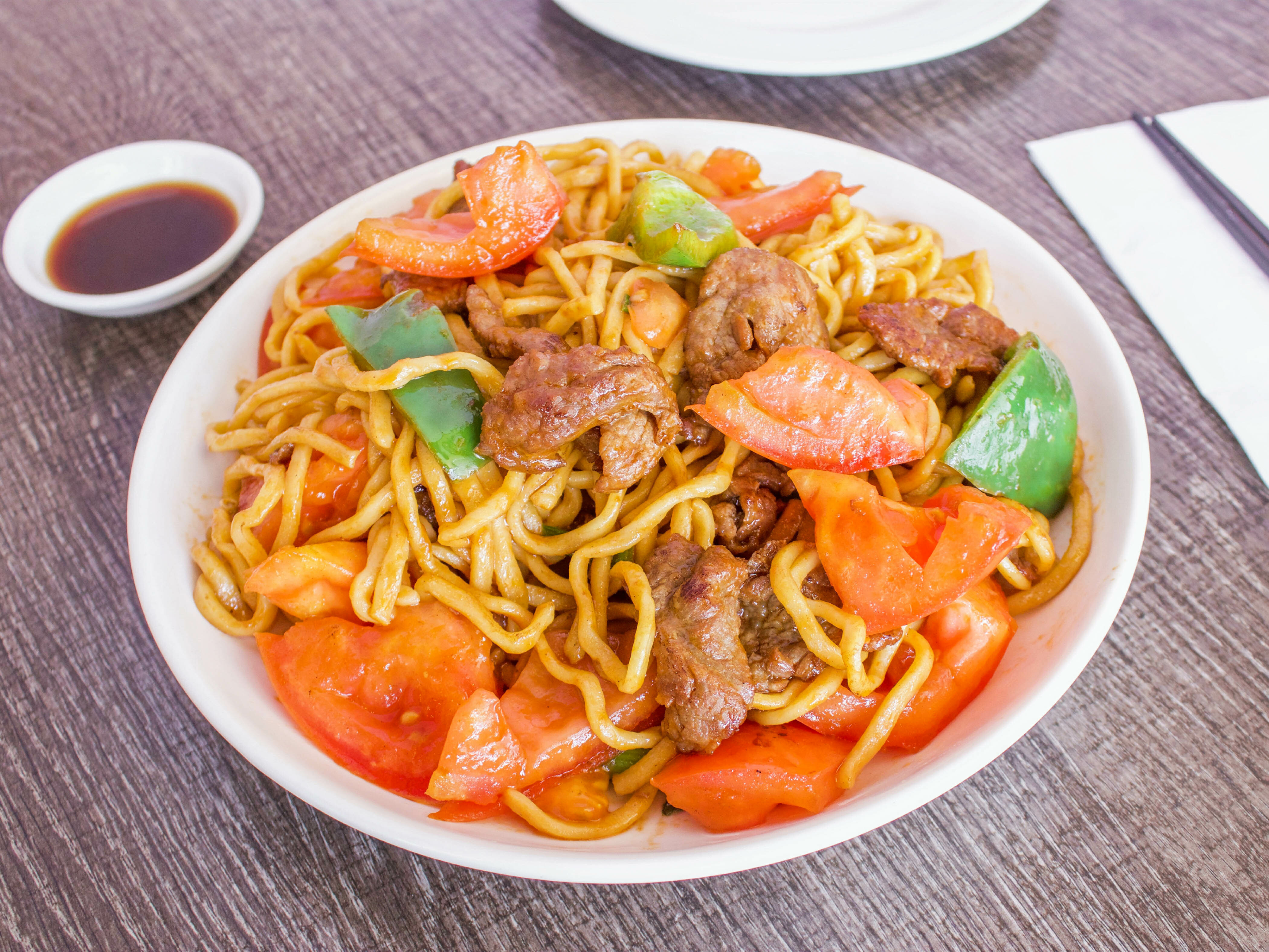 Order Tomato Beef Chow Mein番茄牛肉炒面 food online from Dumpling Park store, San Francisco on bringmethat.com
