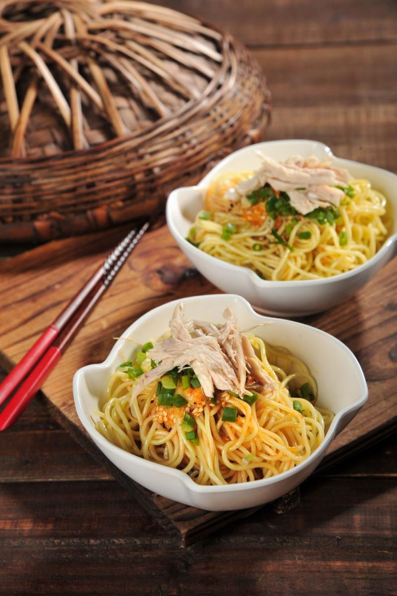 Order Cold Noodles with Shredded Chicken food online from Northern Cafe store, Los Angeles on bringmethat.com