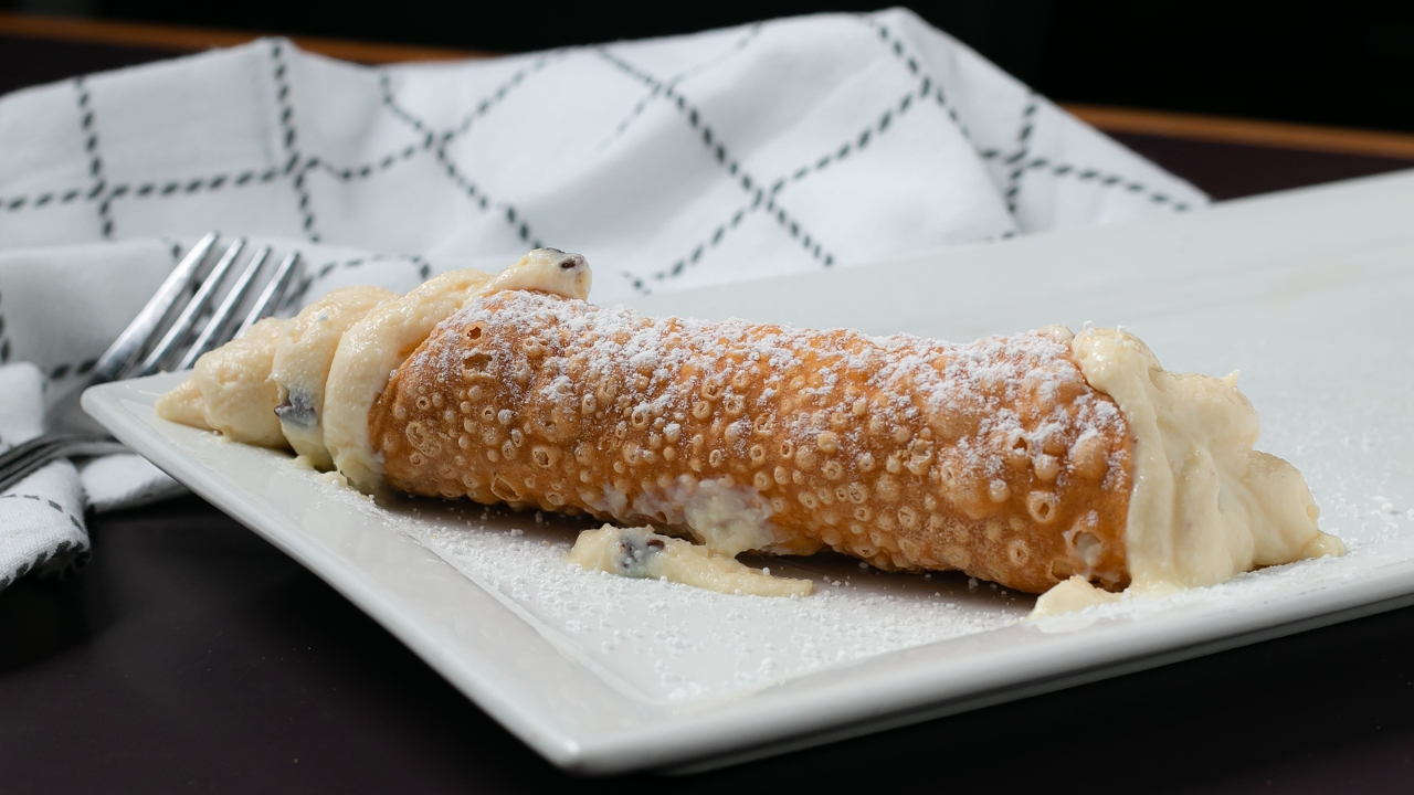 Order Cannoli food online from 4 Brothers Italian Restaurant & Pizzeria store, Delray Beach on bringmethat.com