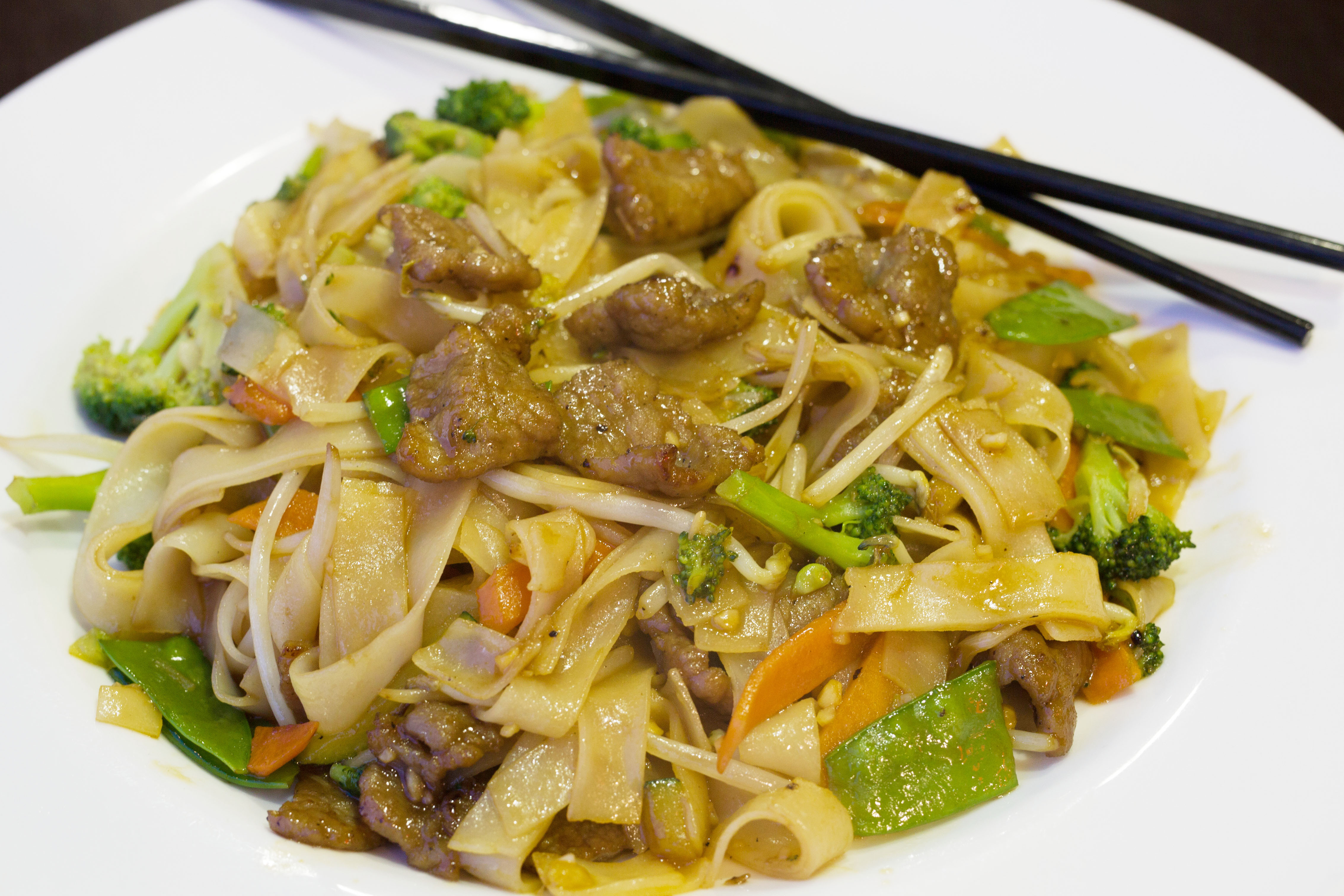 Order 21. Chow Fun Noodle food online from Viet Rice store, Rio Rancho on bringmethat.com