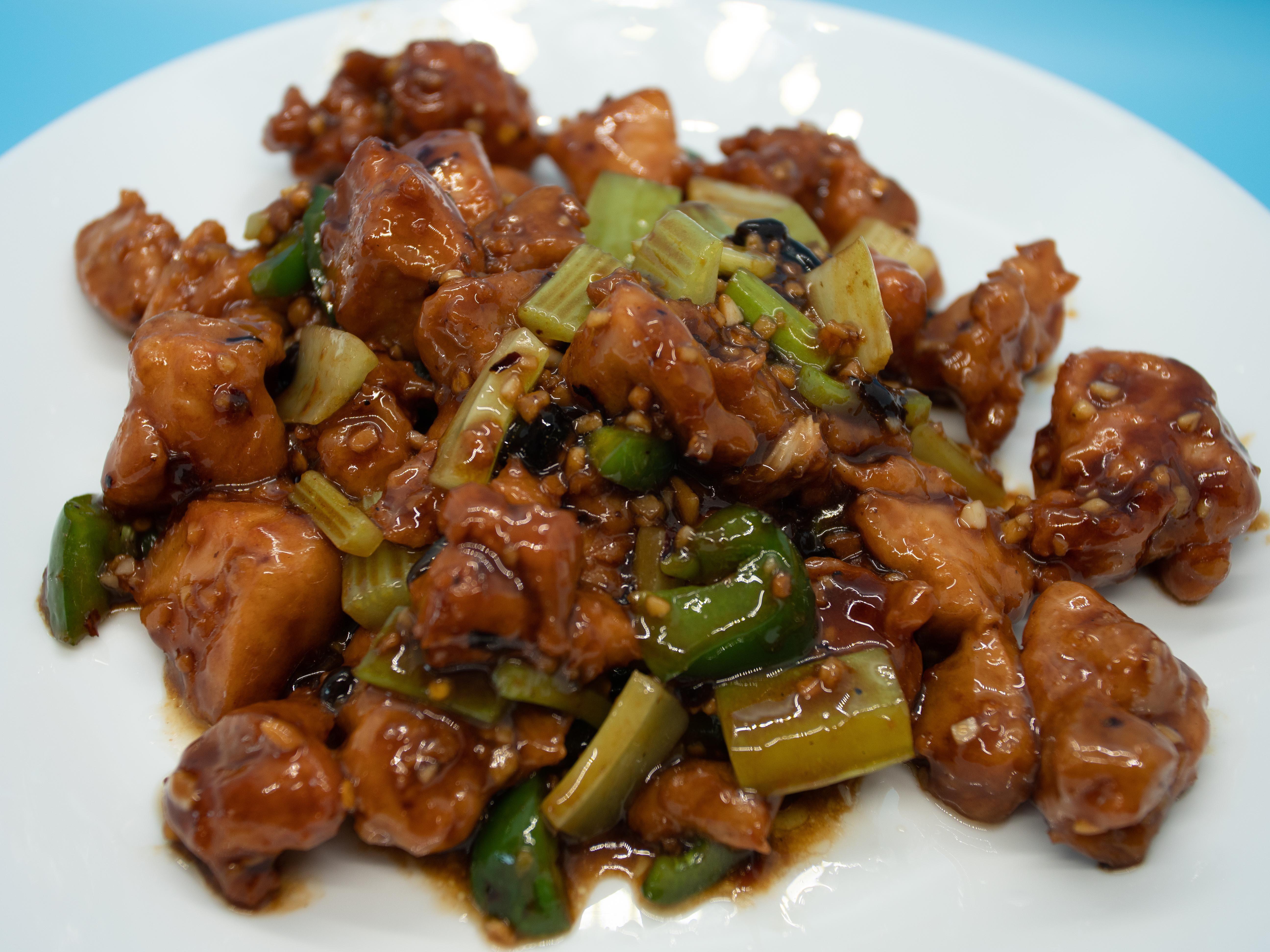 Order D8. Chicken with Black Bean Sauce  豆豉酱鸡 food online from Hai master kitchen store, Laguna Woods on bringmethat.com