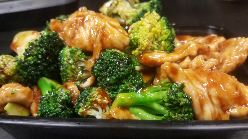 Order Chicken with Broccoli Combo Platter food online from China Dragon store, Baltimore on bringmethat.com