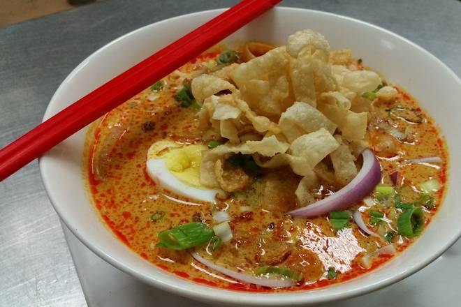 Order Curry Noodle Soup food online from Thai Dishes on Broadway store, Santa Monica on bringmethat.com