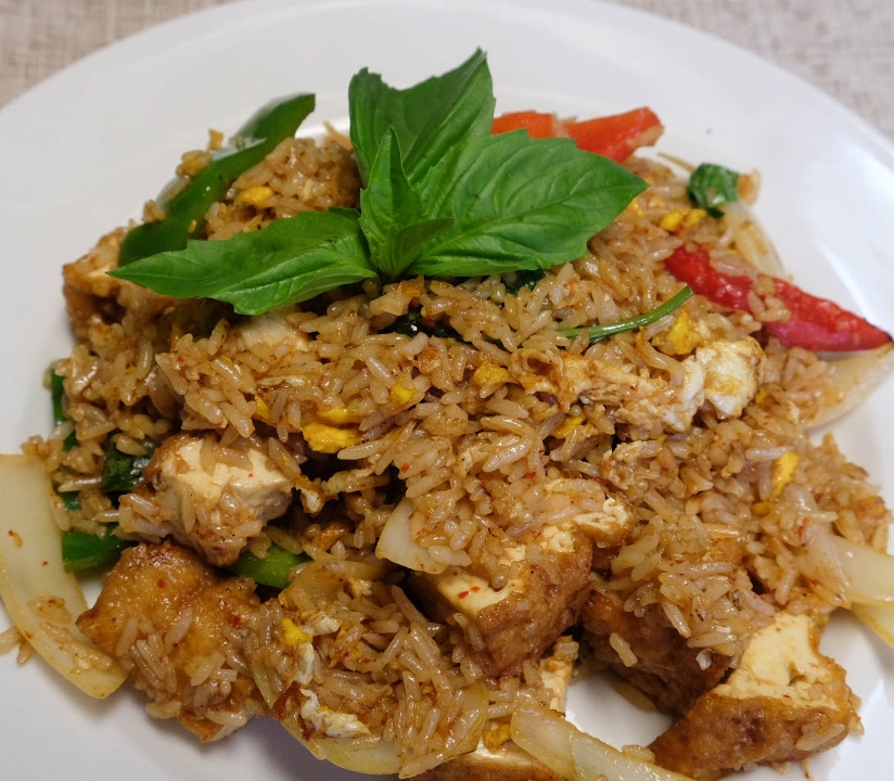 Order Hot Basil Tofu Fried Rice food online from Giggling Rice Thai To Go store, Brookline on bringmethat.com