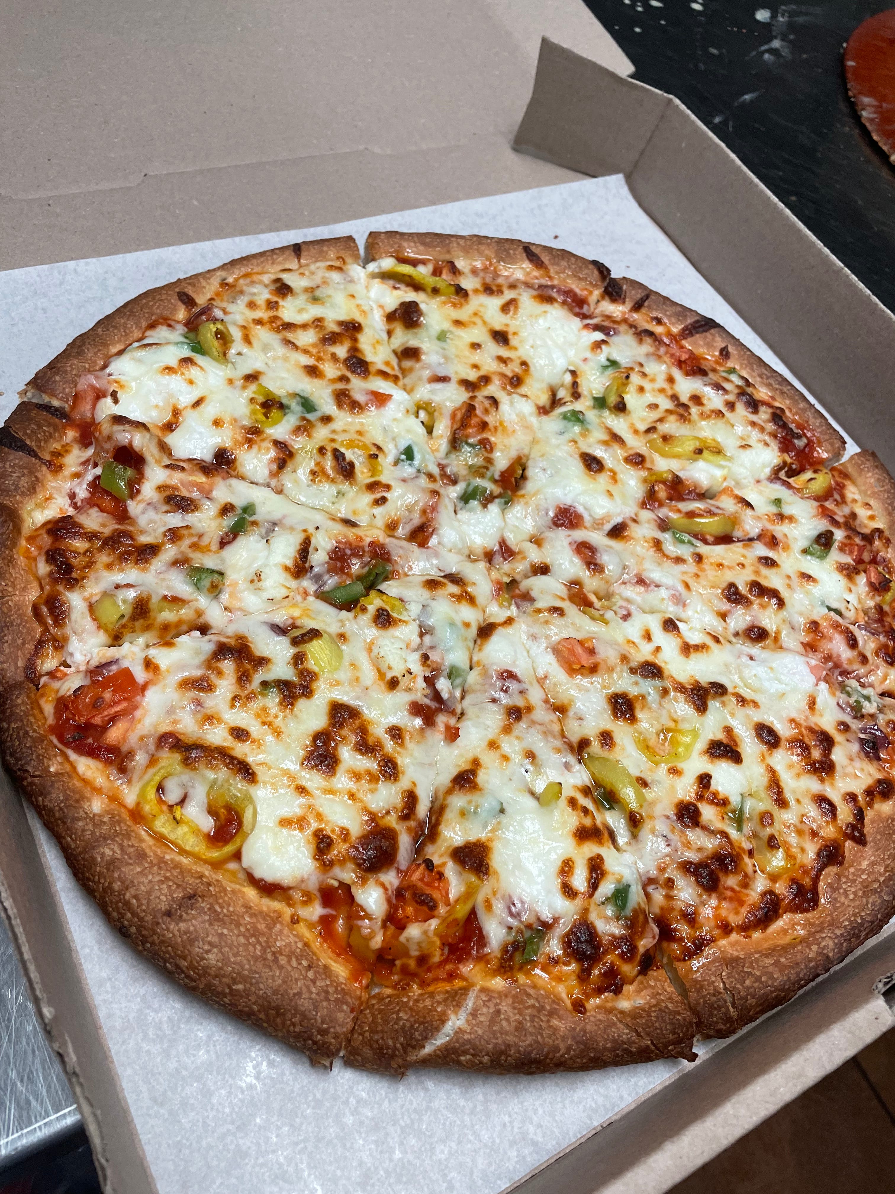 Order Veggie Pizza - Small (6 Slices) food online from Oscar's Pizza store, Lakewood on bringmethat.com
