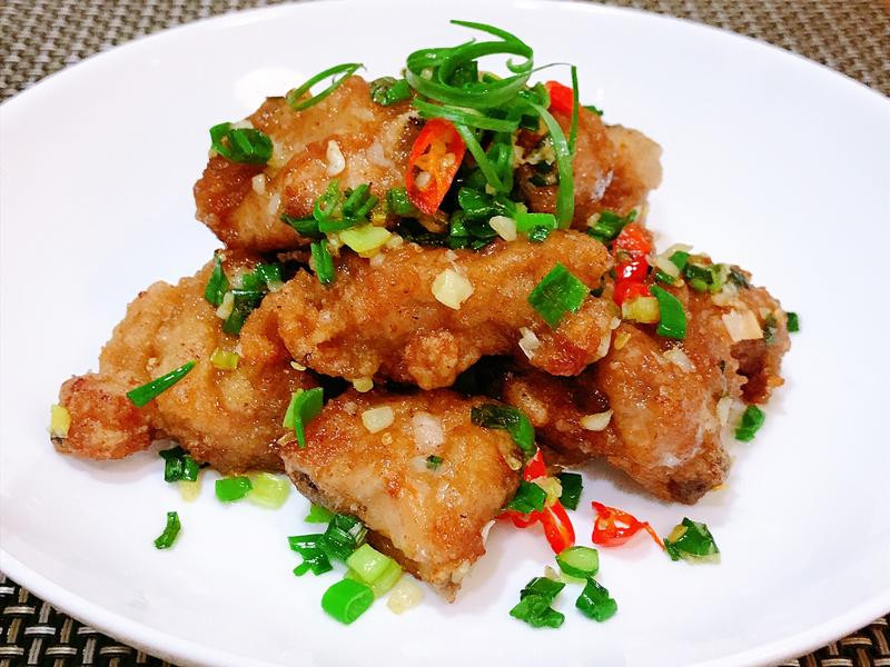 Order B12. Salt and Pepper Fried Chicken Wing food online from Prosperity Szechuan Cuisine store, Stockton on bringmethat.com