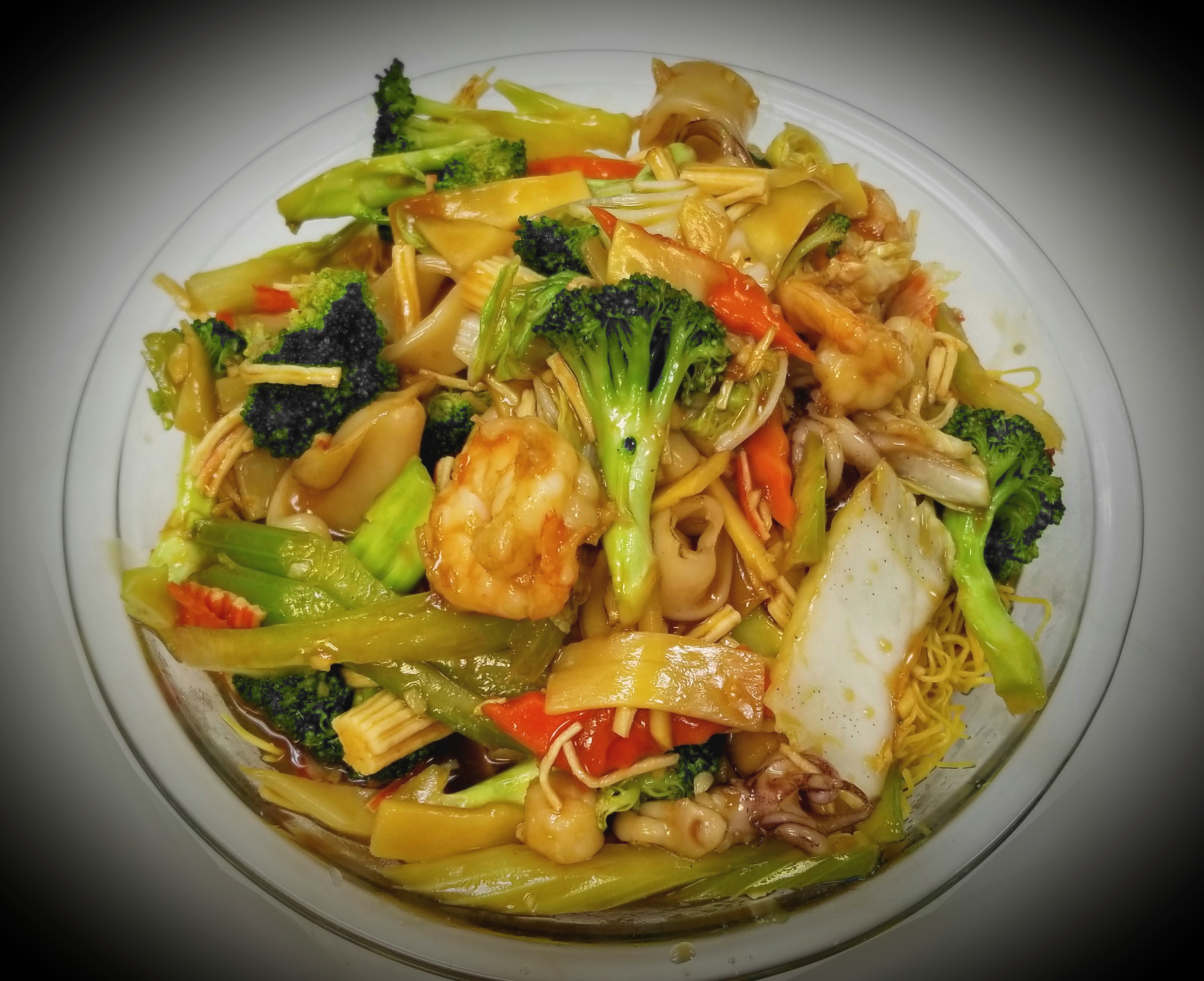 Order 603. Seafood Chow Mein food online from Thien Hoang Restaurant store, Portland on bringmethat.com