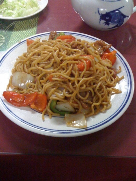 Order Tomato Beef Chow Mein 蕃茄牛肉炒面 food online from Golden Kim Tar store, San Francisco on bringmethat.com