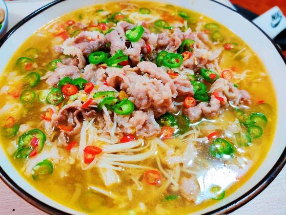 Order Sliced Beef with Hot & Sour Soup Noodles 酸辣金汤肥牛米线 food online from SO GOOD TASTE INC store, Ny on bringmethat.com