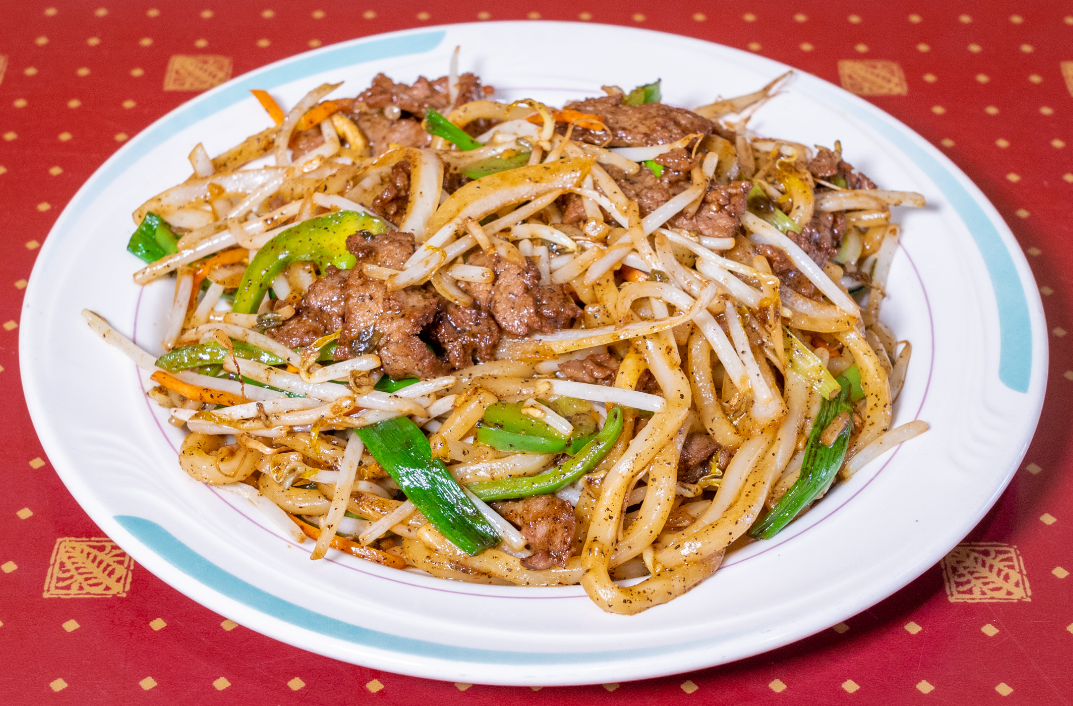 Order 黑 椒 牛 柳 炒 烏 冬 / Black Pepper Beef Udon Noodles food online from Chao Zhou Restaurant store, Madison Heights on bringmethat.com