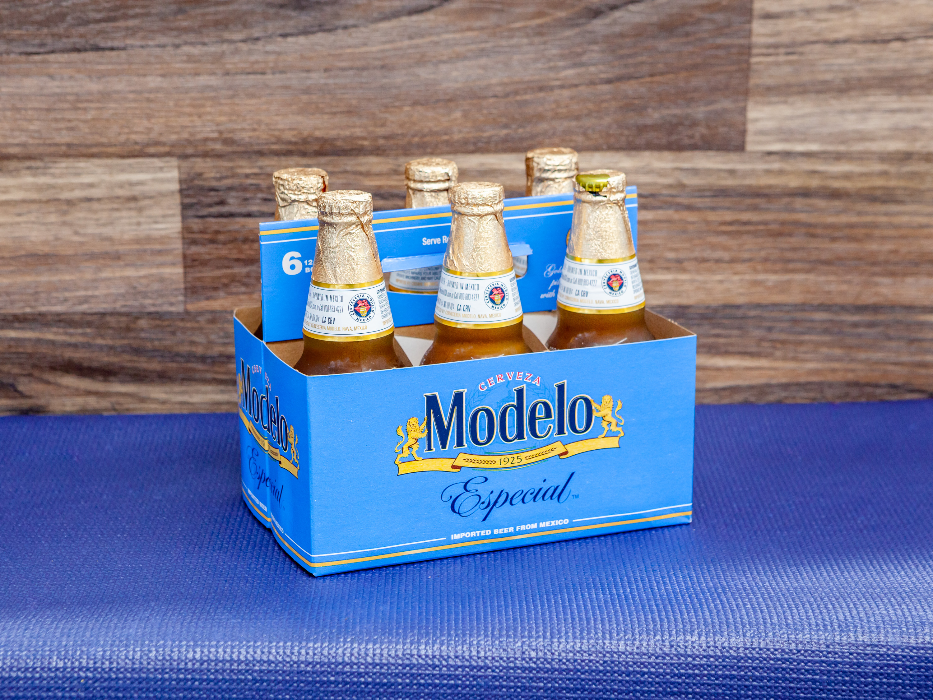 Order Modelo Especial, 6 Pack - 12 oz. Bottled Beer, 4.4% ABV food online from Day & Night Liquor & Market store, Venice on bringmethat.com