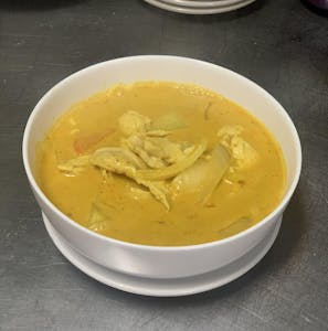 Order Yellow Curry food online from Chillin Thai Cuisine store, El Monte on bringmethat.com