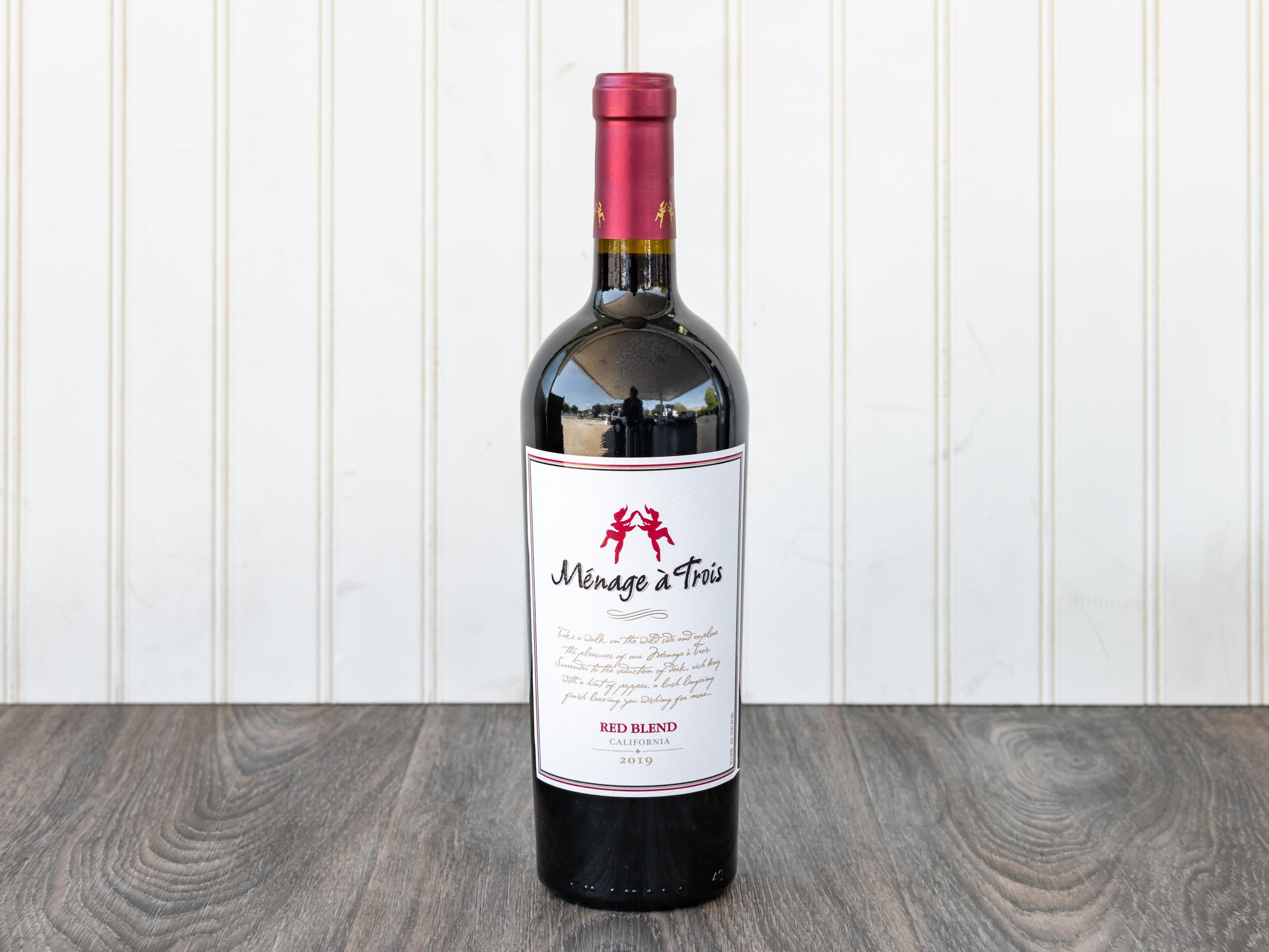 Order Menage a Toris Red Wine 750 ml Bottle  food online from Chevron Extramile store, Castro Valley on bringmethat.com