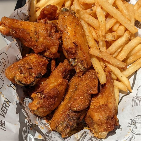 Order 10 Wings food online from The Vern Bar And Grill store, Los Angeles on bringmethat.com