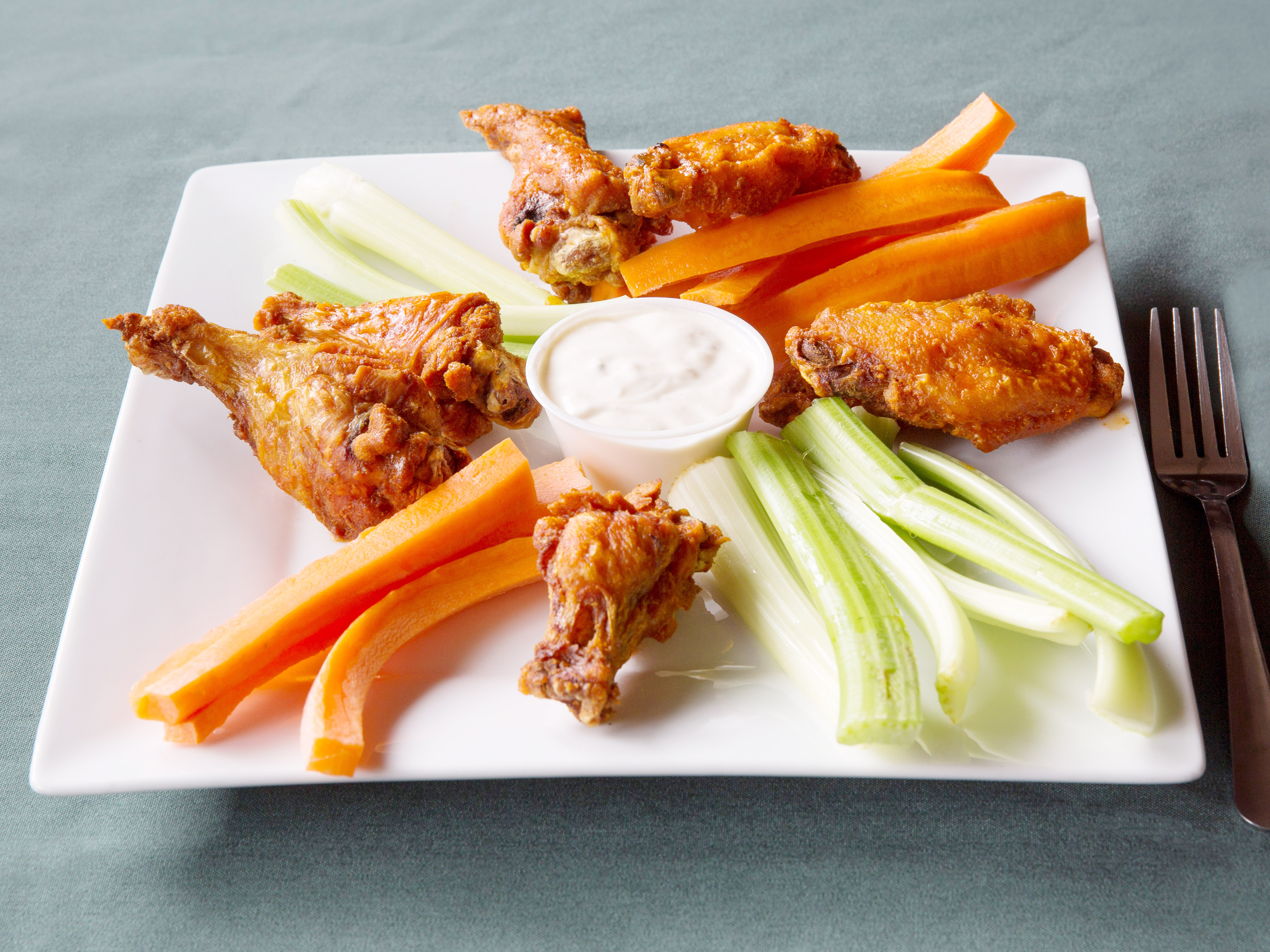 Order Chicken Wings food online from The Irish Times store, Los Angeles on bringmethat.com