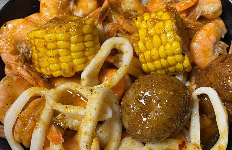 Order Sc6. Seafood Combo food online from Captain King Seafood City store, Memphis on bringmethat.com