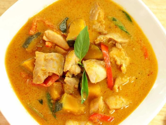 Order 39. Red Curry food online from Thai Rama Restaurant store, Torrance on bringmethat.com