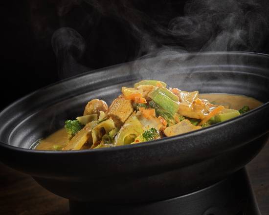 Order Vegetable Thai Yellow Curry food online from Inchin Bamboo Garden store, North Olmsted on bringmethat.com