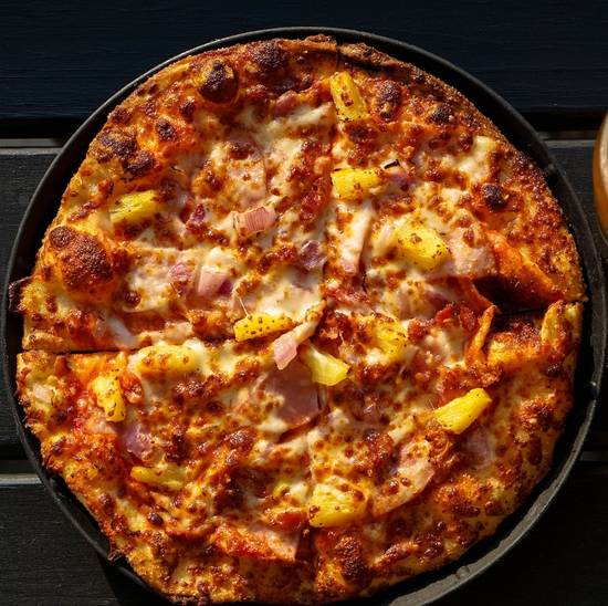 Order Sm. Hawaiian Pizza food online from TailGate Brewery Chattanooga store, Chattanooga on bringmethat.com