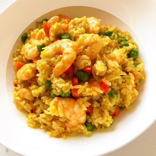 Order K15. Seafood Fried Rice with Curry Sauce 咖喱海鮮粒炒飯 food online from Hing Lung Cafe store, South San Francisco on bringmethat.com