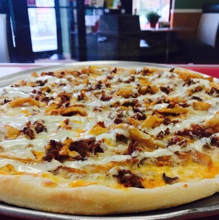 Order Chicken, Bacon & Ranch Pizza - Small food online from Lorenzo's Pizza store, Fountain Hill on bringmethat.com