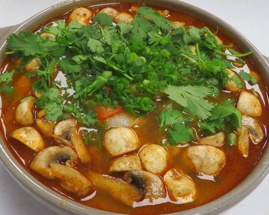 Order Chicken Tom Yum Soup food online from Thai.Pho store, Forney on bringmethat.com