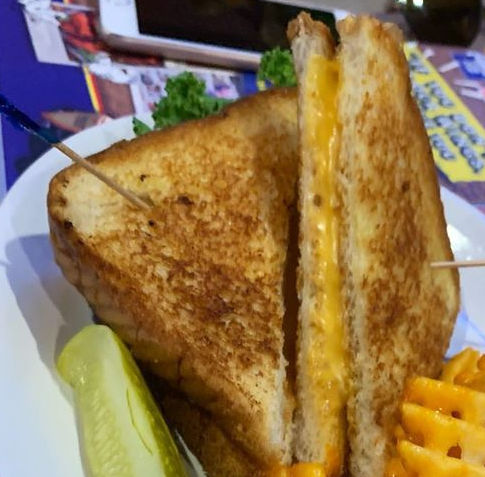 Order Mom's Grilled Cheese Sandwich food online from Pluckers store, Grapevine on bringmethat.com