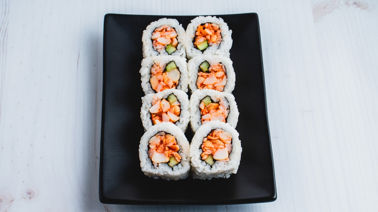 Order Spicy Scallop Roll food online from Bento & Noodles store, Chula Vista on bringmethat.com