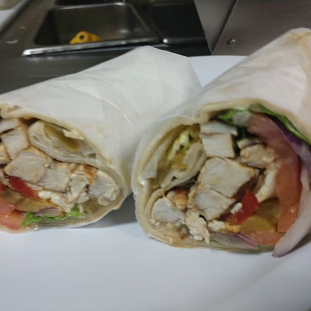 Order Grilled Chicken Wrap food online from Pizzarelli's Pizza store, Scarsdale on bringmethat.com