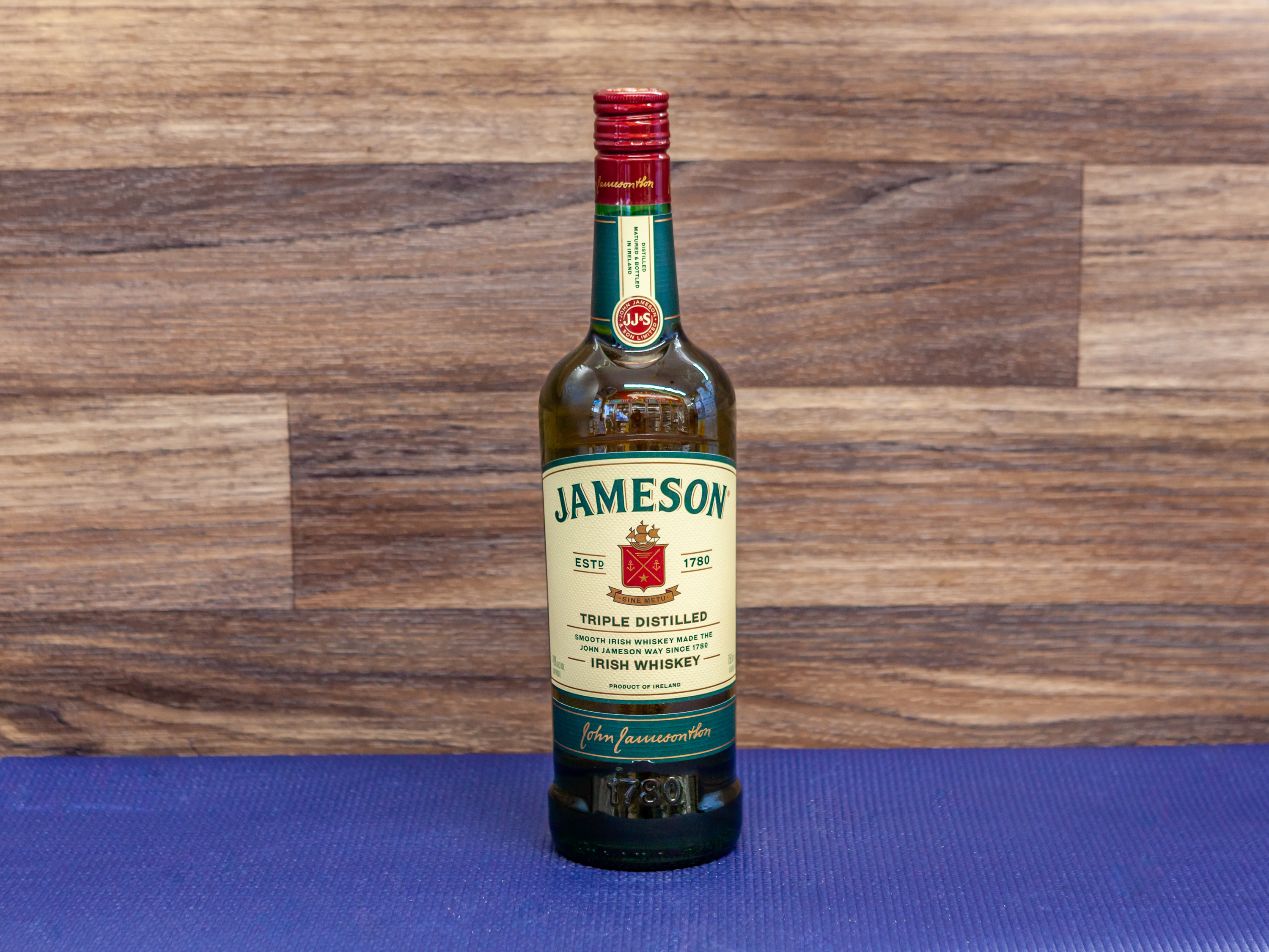 Order Jameson, 750 ml. Whiskey, 40.0% ABV food online from Day & Night Liquor & Market store, Venice on bringmethat.com
