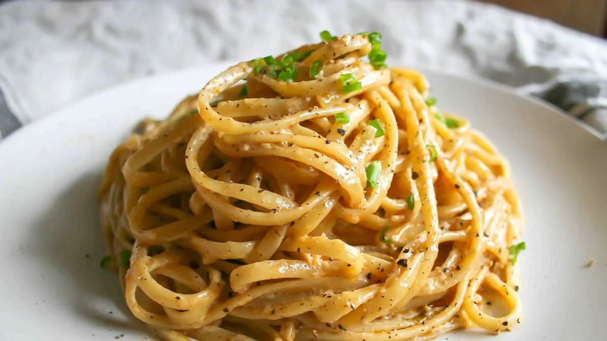 Order Garlic Noodles food online from Red Crab Juicy Seafood store, Cleveland on bringmethat.com