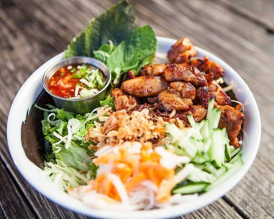 Order Spicy Chicken Bún food online from Le Bleu store, Austin on bringmethat.com