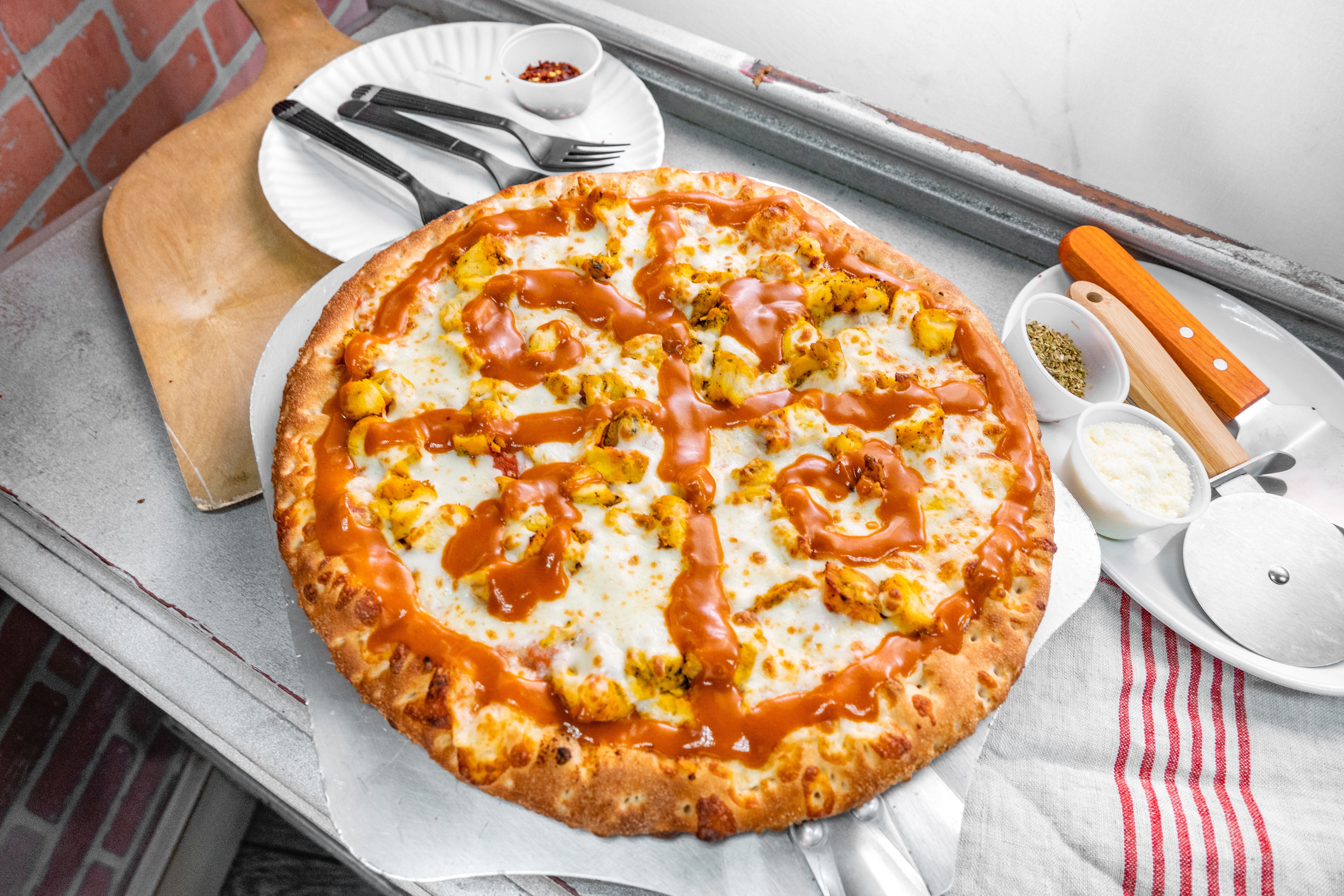Order Buffalo Chicken Pizza - Large 16'' food online from Love Park Pizza & Chicken store, Philadelphia on bringmethat.com