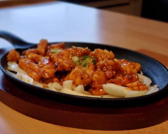 Order Spicy Calamari food online from Hana Sushi & Grill store, Merced on bringmethat.com