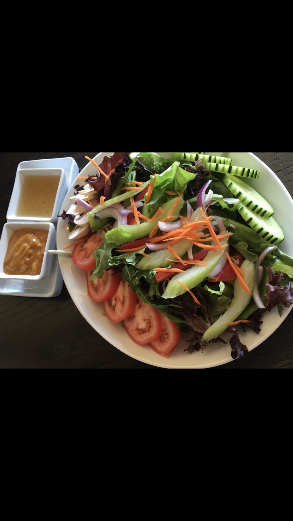 Order 17. Green Salad food online from Swanya Thai Cuisine store, Culver City on bringmethat.com