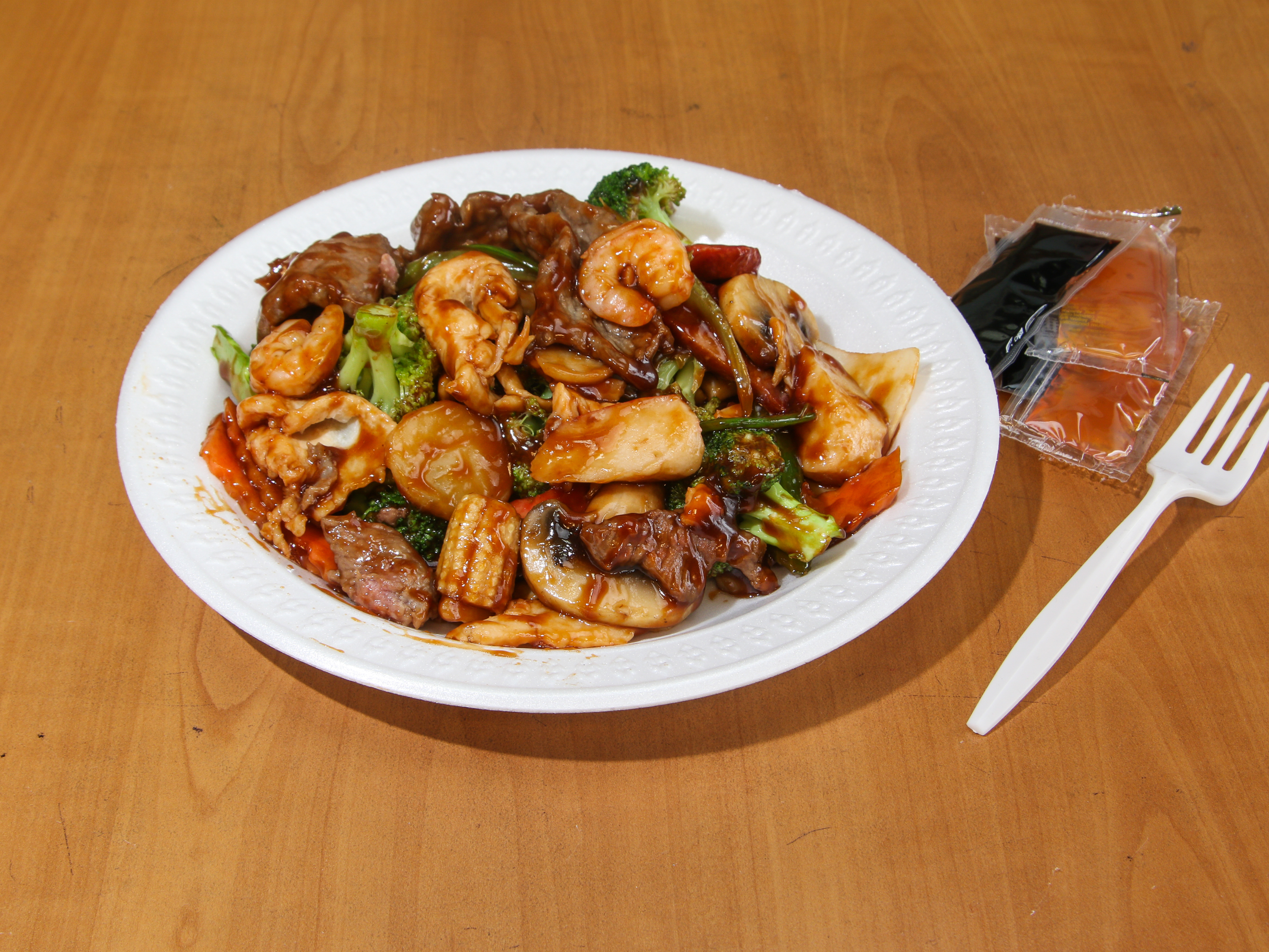 Order S9. Happy Family food online from Chang Jiang (East Side Madison) store, Madison on bringmethat.com
