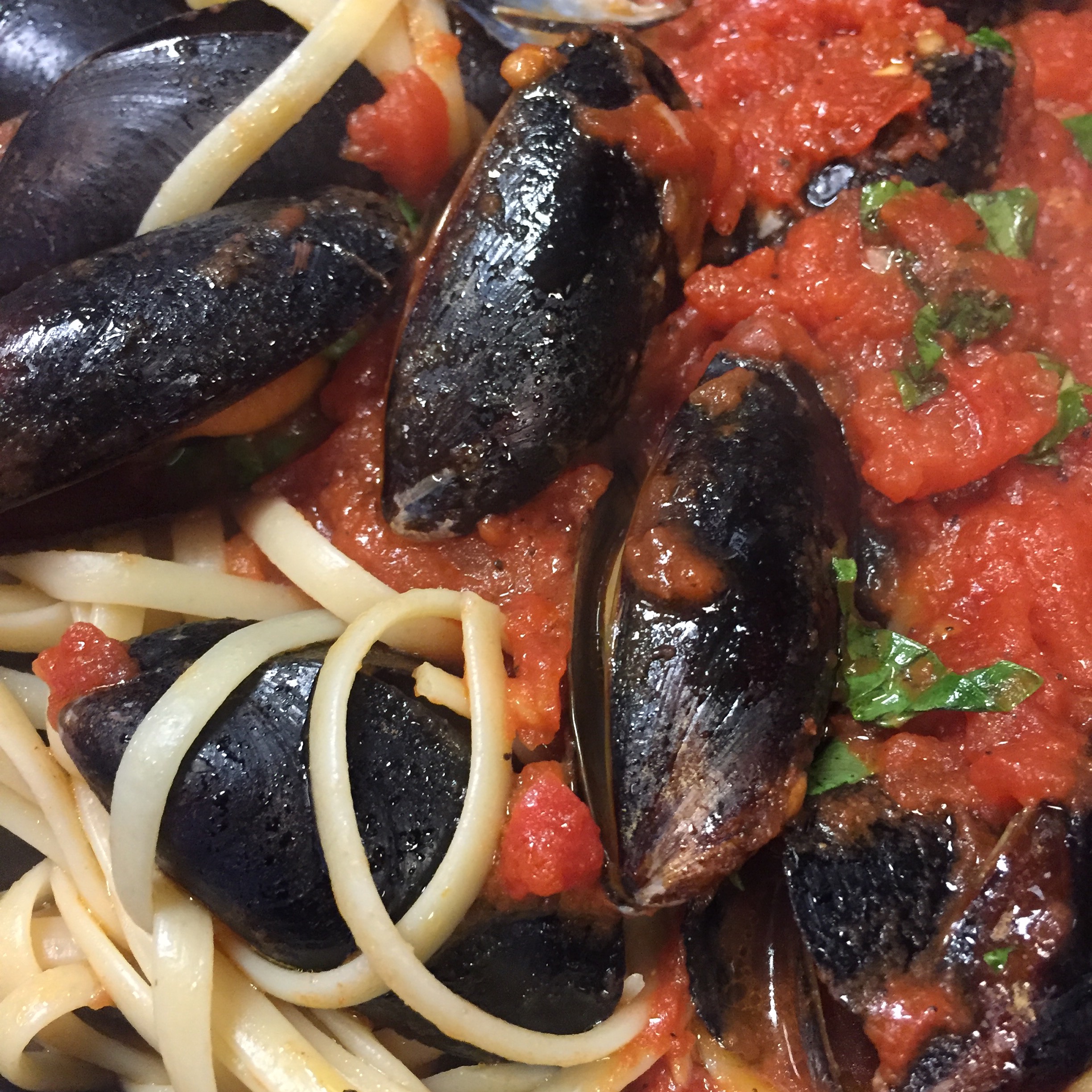 Order Linguini con Mussels food online from Capri Express store, Burr Ridge on bringmethat.com