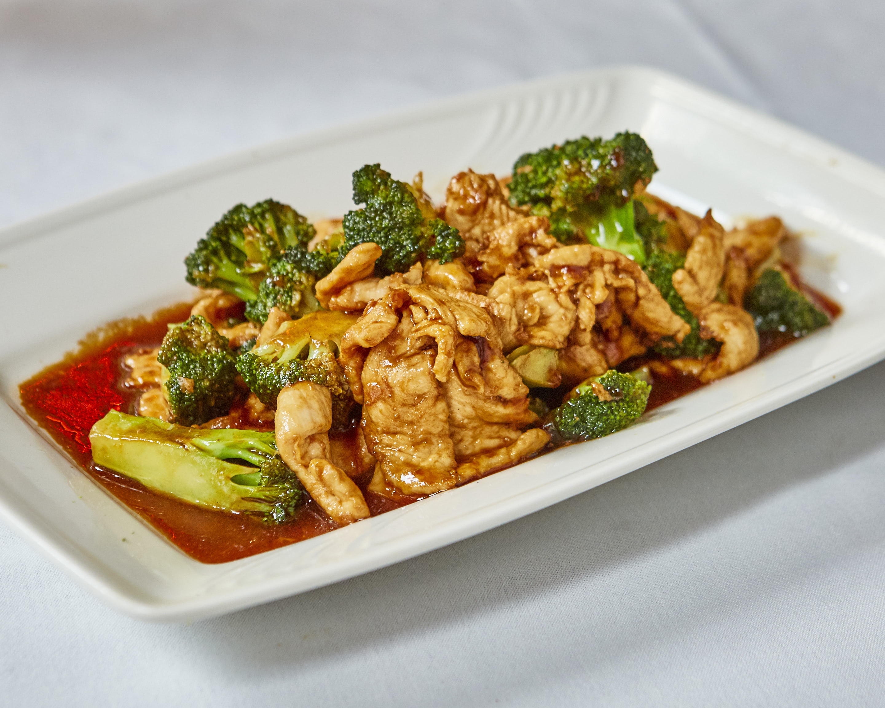 Order CK2. Dinner Chicken with Broccoli food online from Ollie's Noodle Shop & Grille store, New York on bringmethat.com