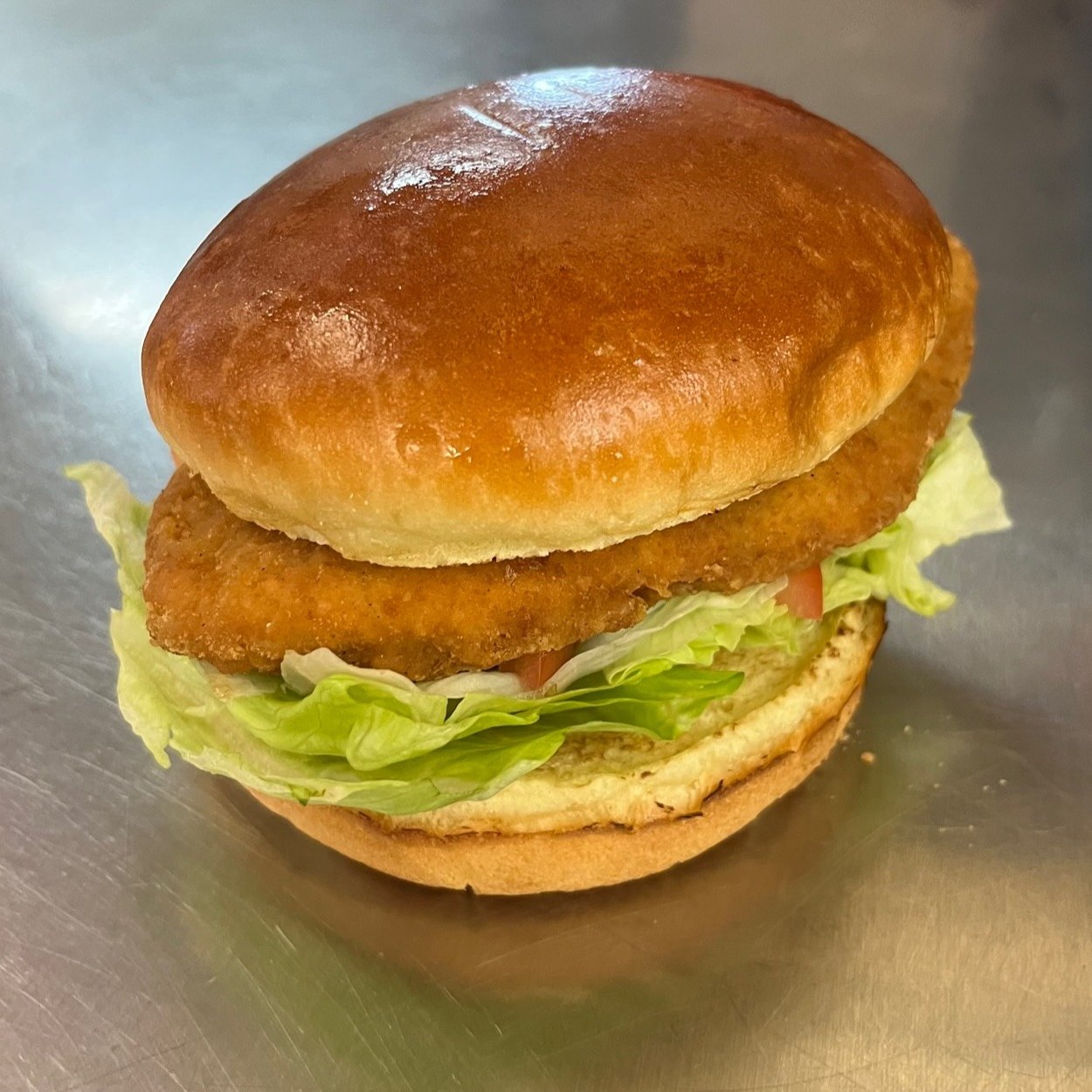 Order Crispy Chicken Sandwich food online from Tom And Jerry store, Rockford on bringmethat.com