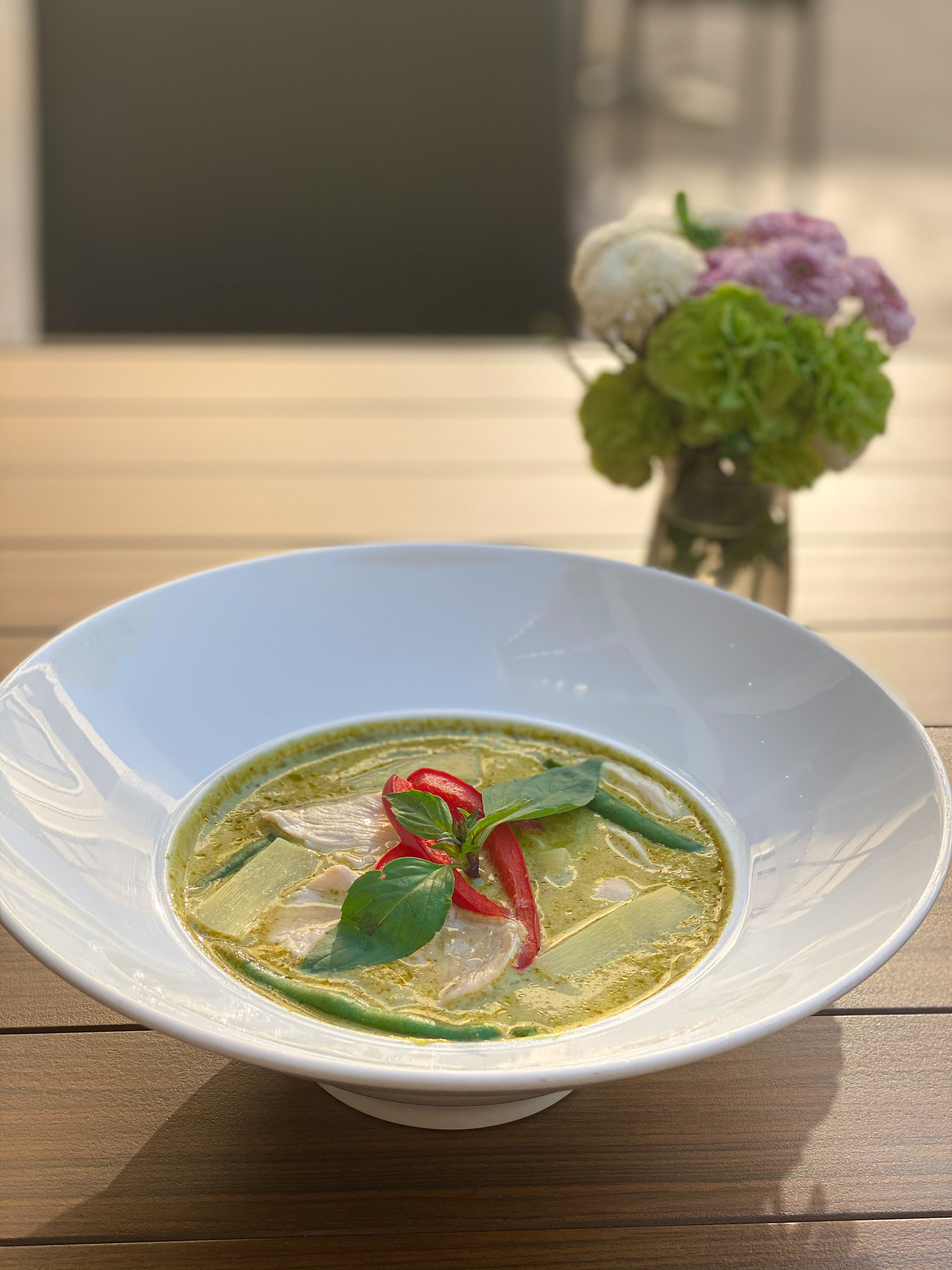 Order Green Curry food online from Naree Thai store, Long Beach on bringmethat.com