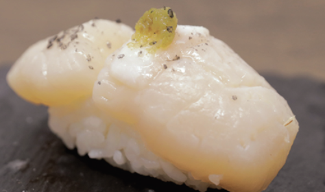 Order Jumbo Scallop (Sushi) food online from Crazy Rock'N Sushi store, La Puente on bringmethat.com