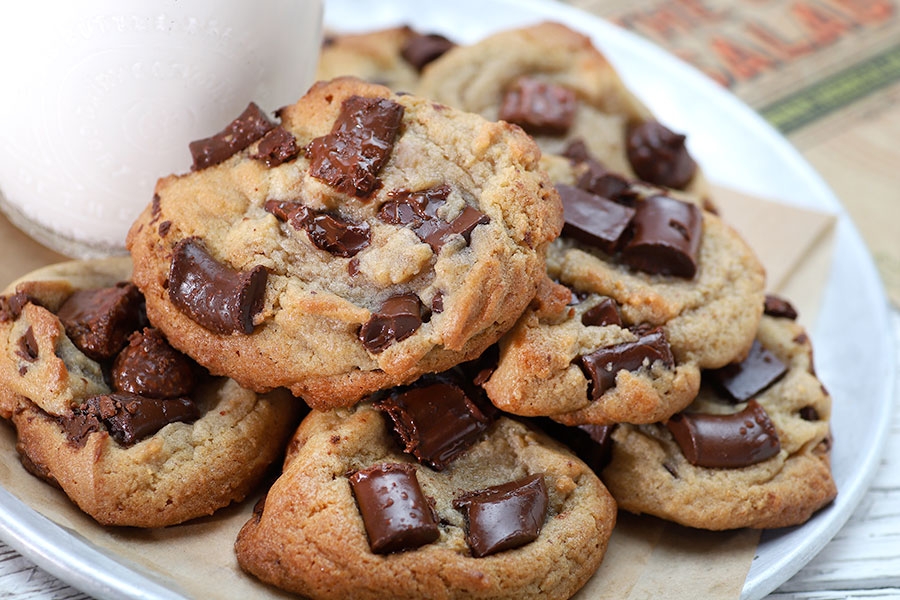 Order Famous Chocolate Chip Cookies food online from The Big Salad store, Woodhaven on bringmethat.com