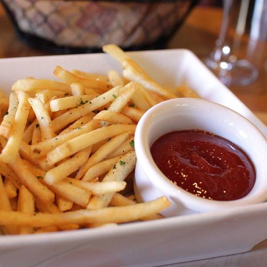 Order French Fries food online from La Piazza store, Plainview on bringmethat.com