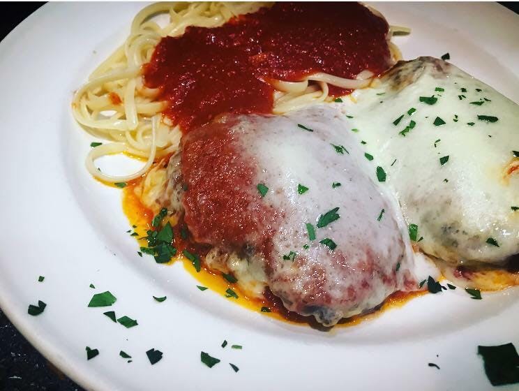 Order Spaghetti with Chicken Parmigiana - Pasta food online from Cuco Pizza Plaza Restaurant store, Souderton on bringmethat.com