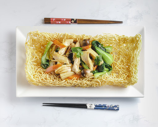 Order N1. Crispy Egg Noodles Chicken food online from Pho & Grill store, Montgomery Village on bringmethat.com