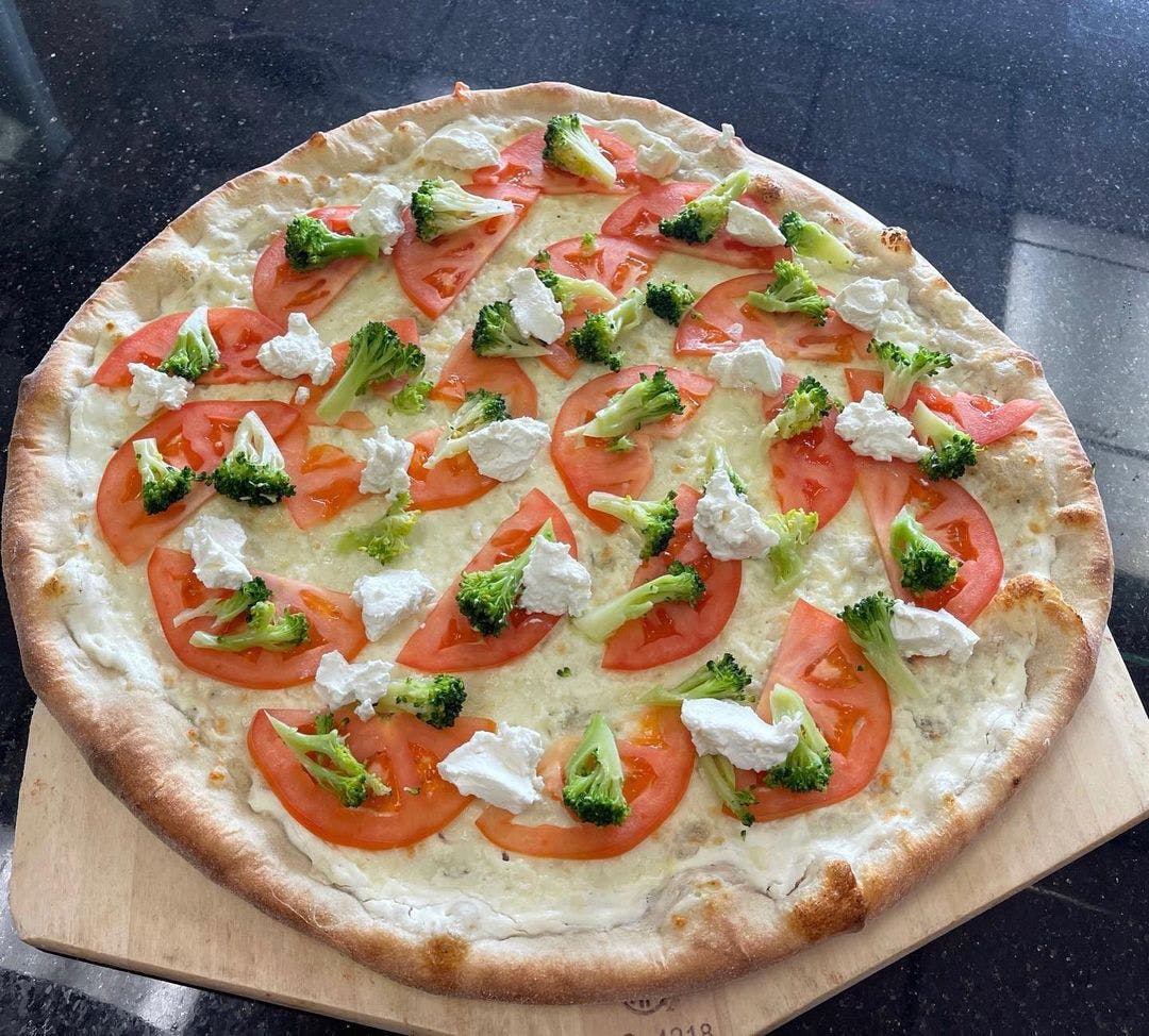 Order White Pizza - Personal 10'' food online from Dolce Pizzeria & Restaurant store, Fords on bringmethat.com